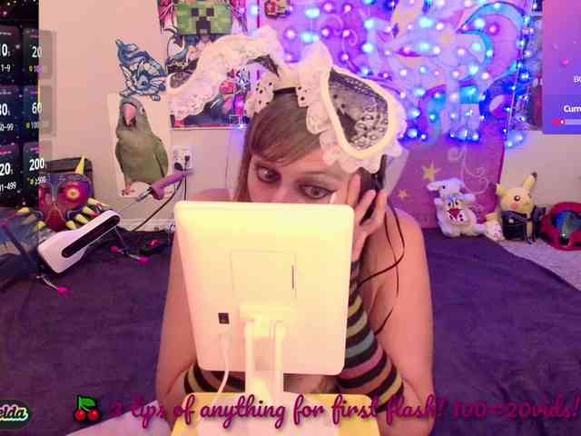 BabyZelda webcam