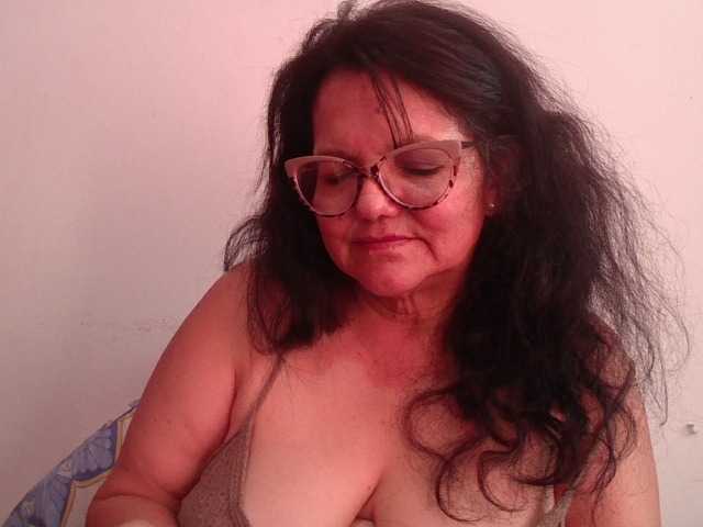 le modèle kassandra02 est en webcam porno dans un show sur le site bongacams, il possède les tags suivants: Latino/Hispanic,Brunette,Hairy