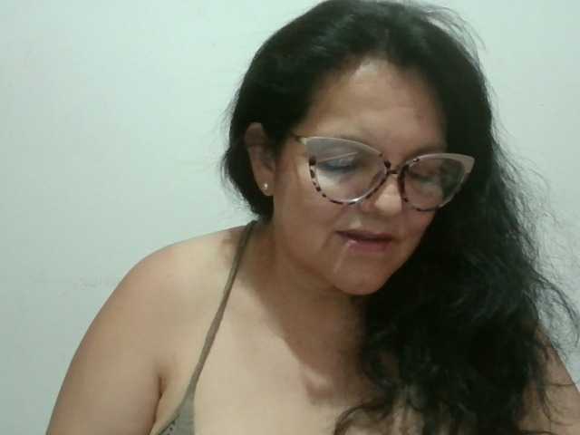 le modèle kassandra02 est en webcam porno dans un show sur le site bongacams, il possède les tags suivants: Latino/Hispanic,Brunette,Hairy
