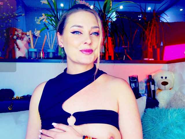 -JuliaSpace-'s BongaCams show and profile