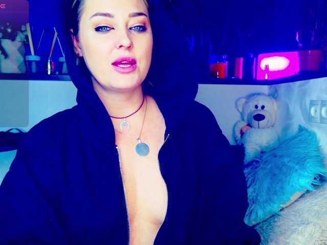 -JuliaSpace-'s BongaCams show and profile