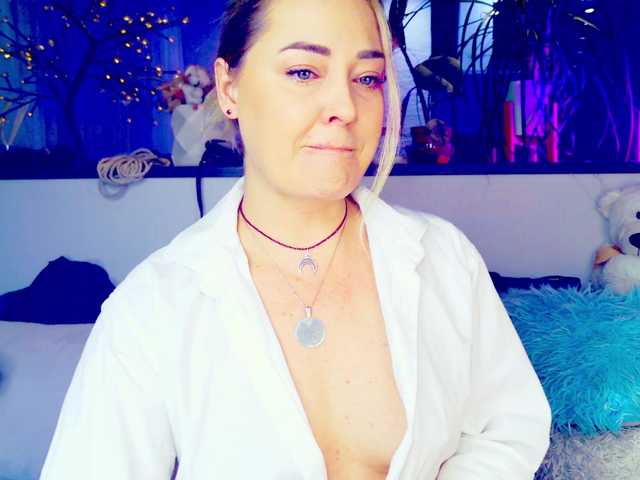 -JuliaSpace-'s BongaCams show and profile