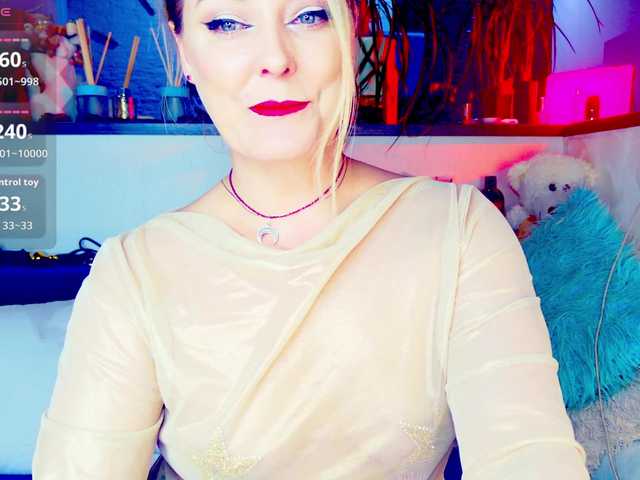 -JuliaSpace-'s BongaCams show and profile