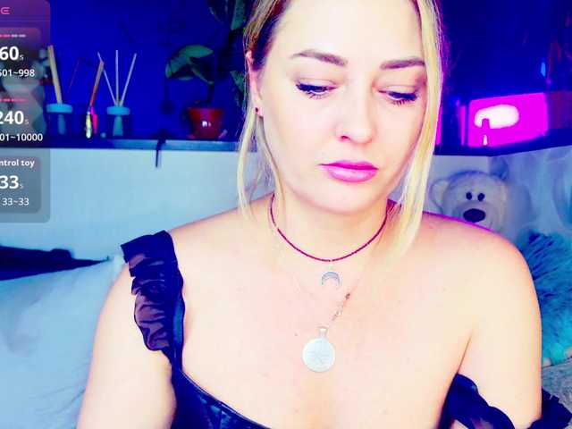 -JuliaSpace-'s BongaCams show and profile