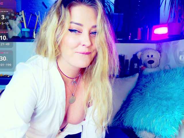 -JuliaSpace-'s BongaCams show and profile