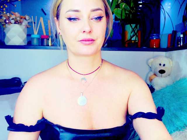 -JuliaSpace-'s BongaCams show and profile