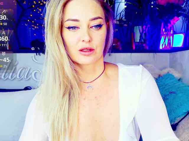 -JuliaSpace- Live Webcam on BongaCams