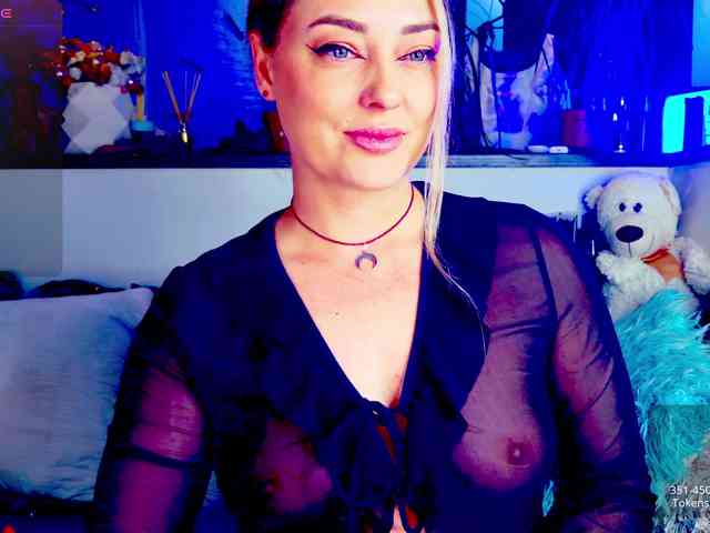 -JuliaSpace- Live Webcam on BongaCams
