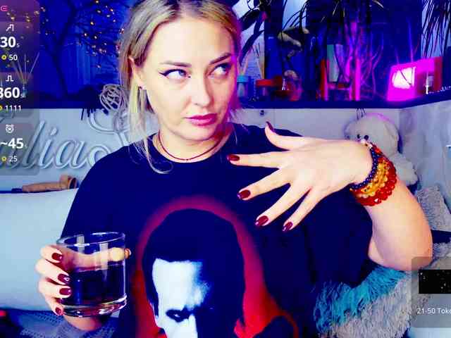 -JuliaSpace- Live Webcam on BongaCams