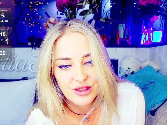 -JuliaSpace- Live Webcam on BongaCams