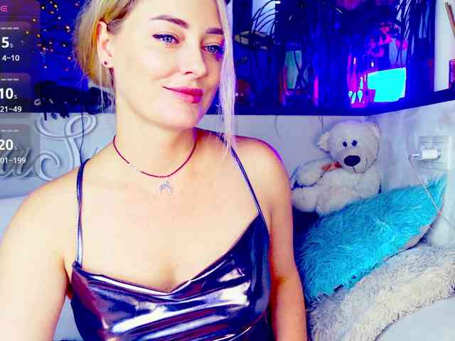-JuliaSpace- Live Webcam on BongaCams