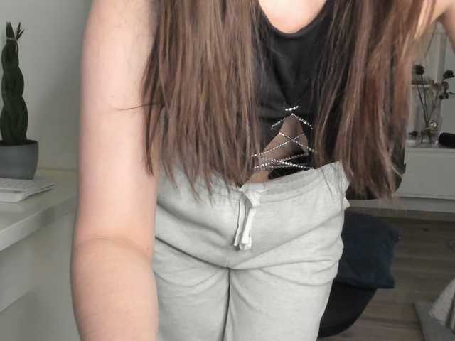 bubble-gum122's BongaCams show and profile