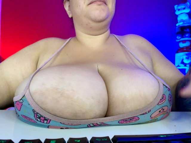 lulubigtitts webcam bongacams model stream image