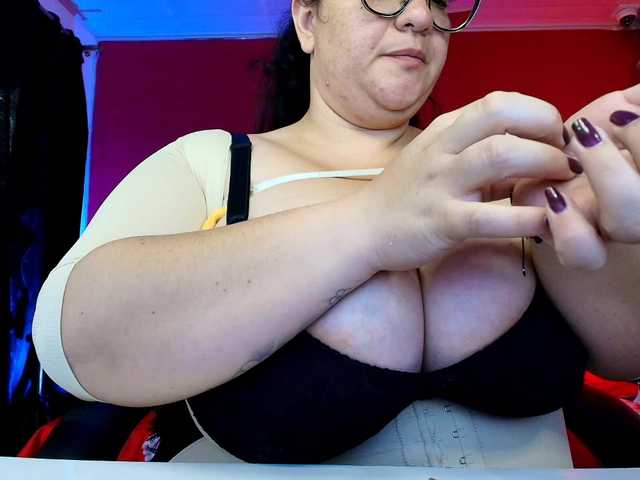 lulubigtitts webcam bongacams model stream image