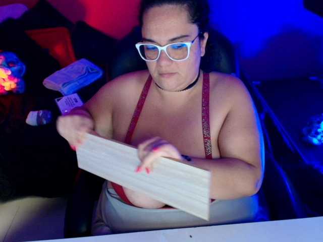 Sofilulu's BongaCams show and profile