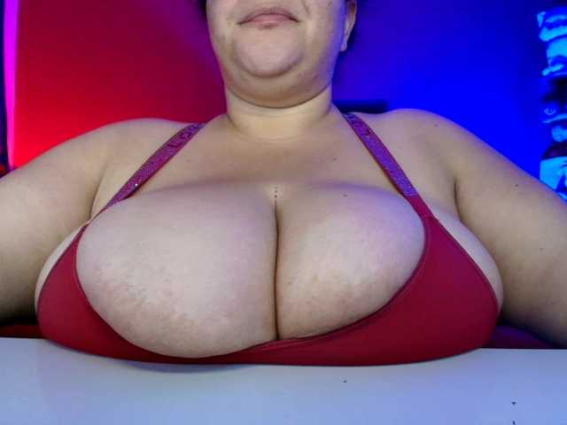 lulubigtitts webcam bongacams model stream image