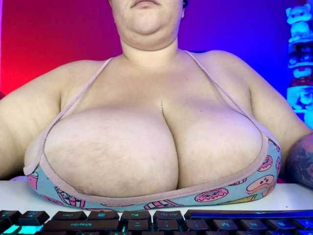 lulubigtitts webcam bongacams model stream image