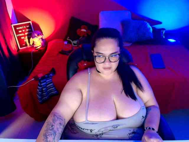 lulubigtitts webcam