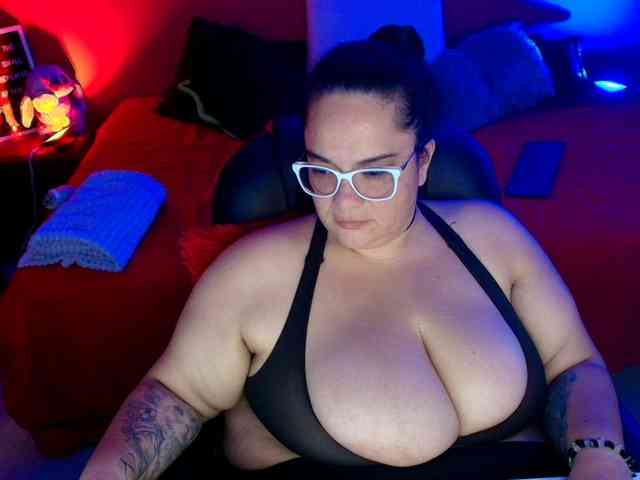 lulubigtitts webcam