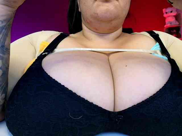 lulubigtitts webcam