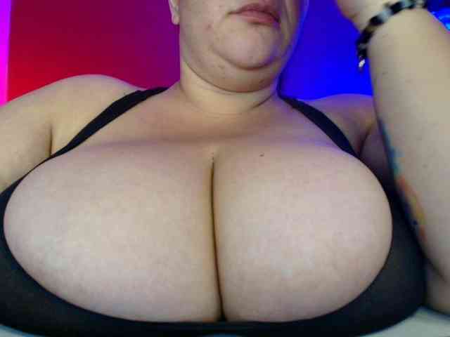 lulubigtitts webcam