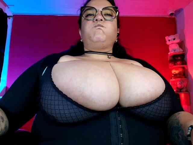 lulubigtitts webcam