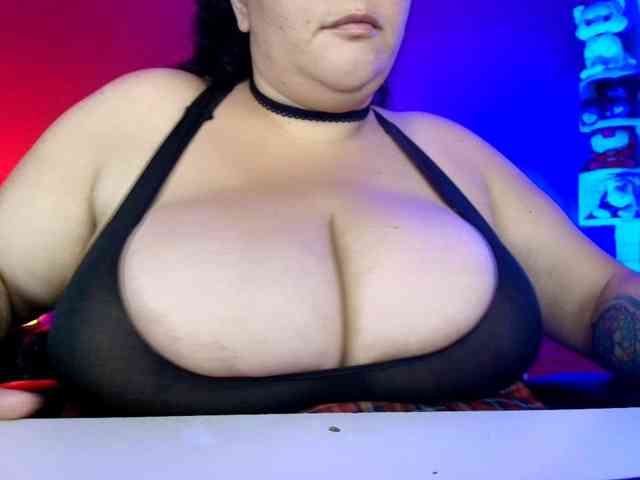 lulubigtitts webcam