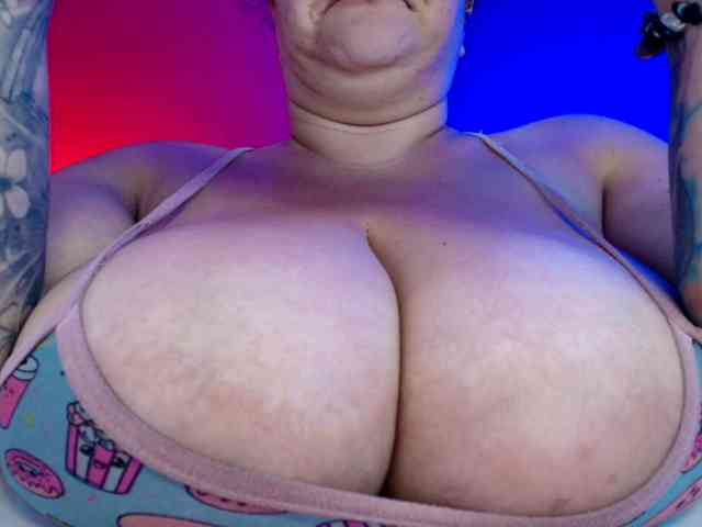 lulubigtitts webcam