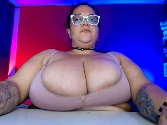 lulubigtitts webcam
