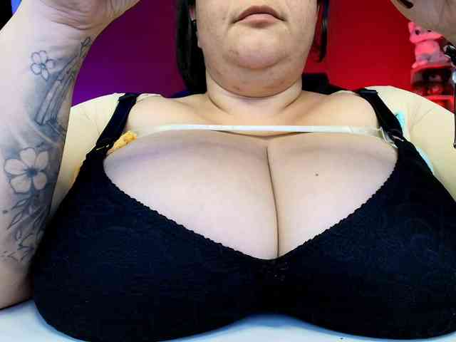 lulubigtitts webcam