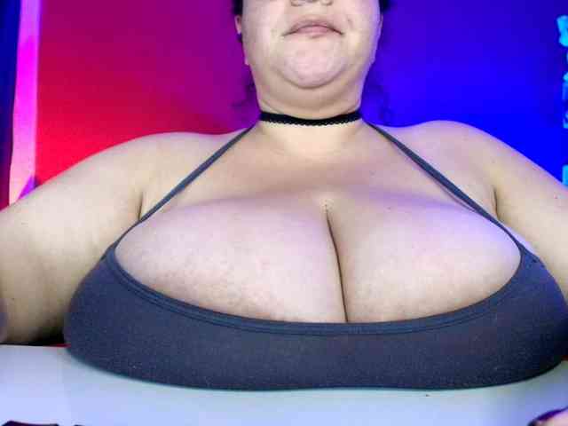 lulubigtitts webcam