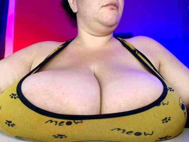 lulubigtitts webcam