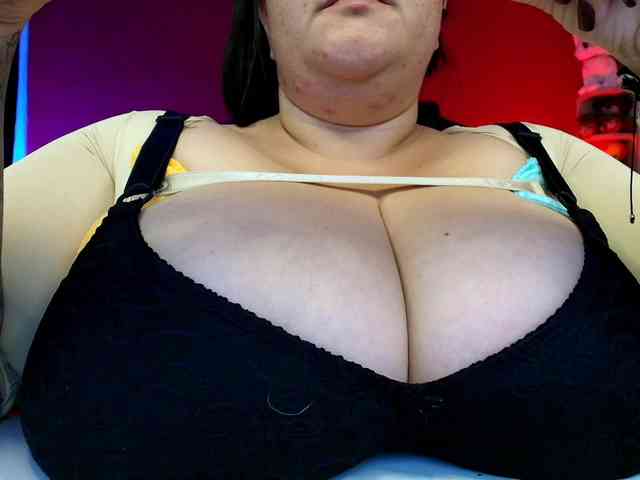 lulubigtitts webcam
