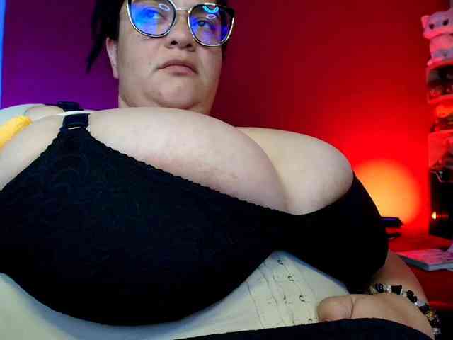 lulubigtitts webcam