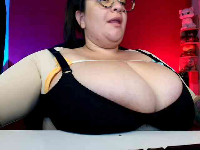 lulubigtitts webcam
