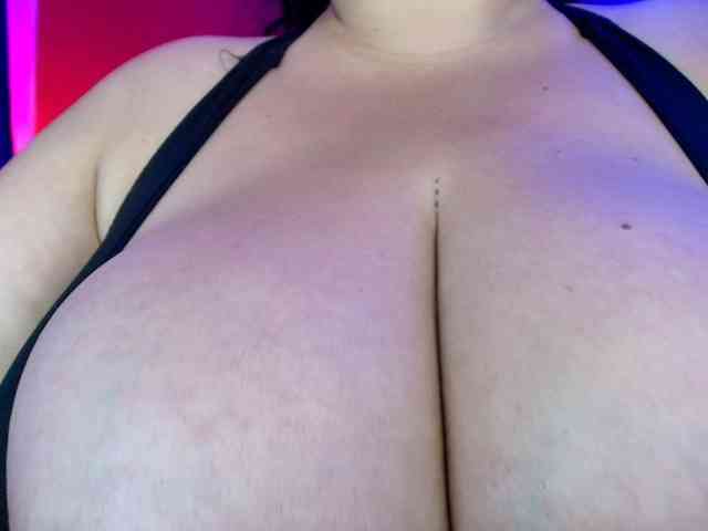lulubigtitts webcam