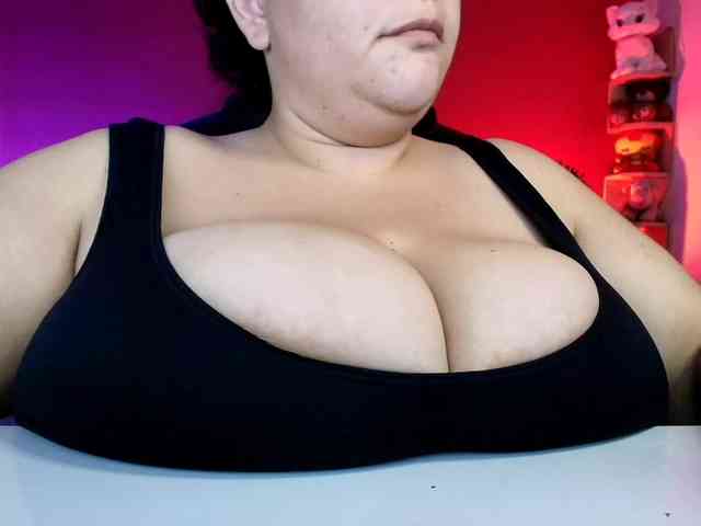 lulubigtitts webcam