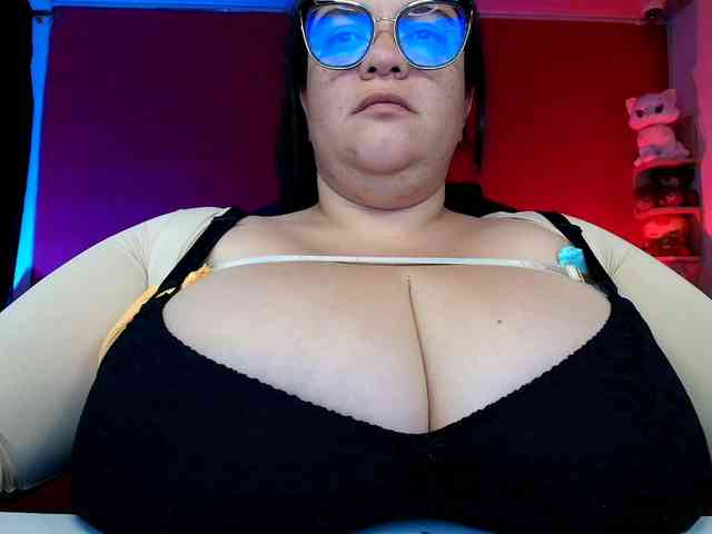 lulubigtitts webcam
