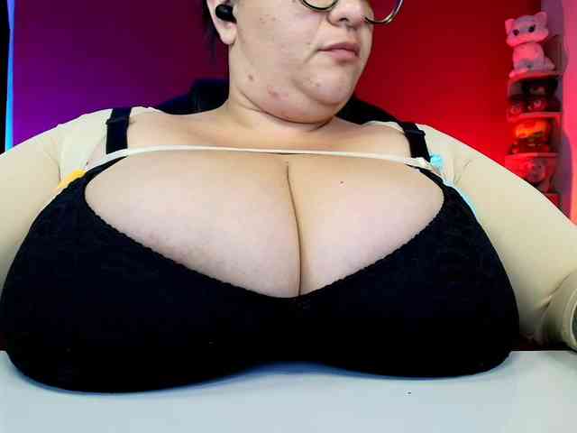lulubigtitts webcam