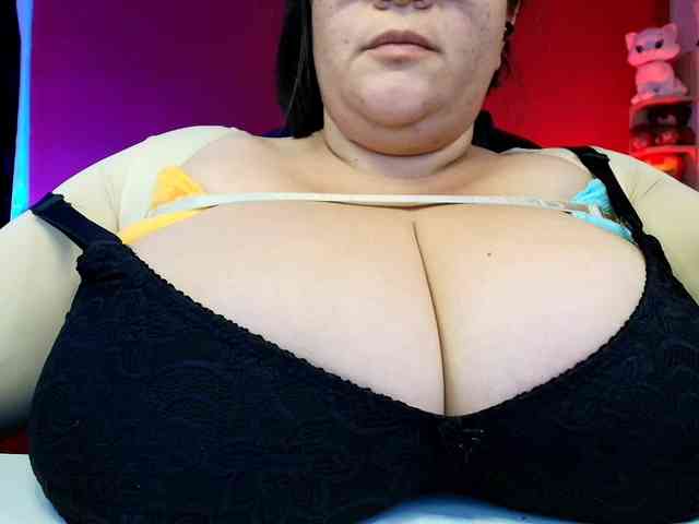 lulubigtitts webcam