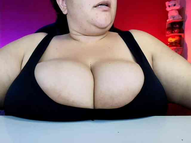lulubigtitts webcam
