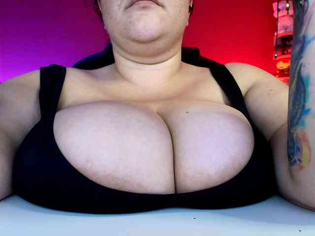 lulubigtitts webcam