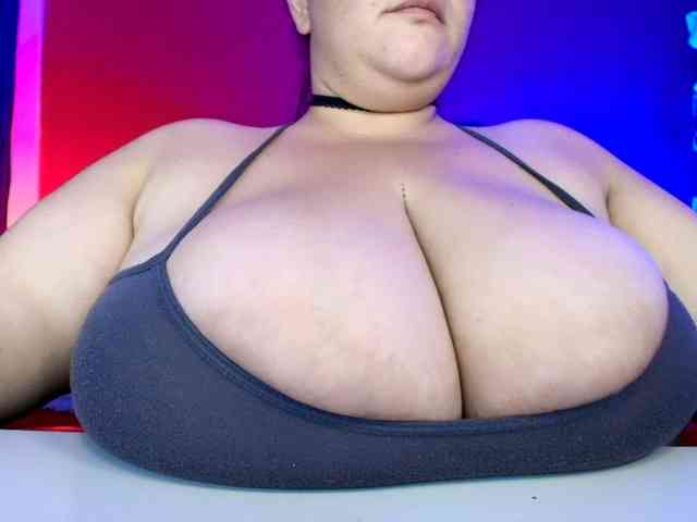lulubigtitts webcam