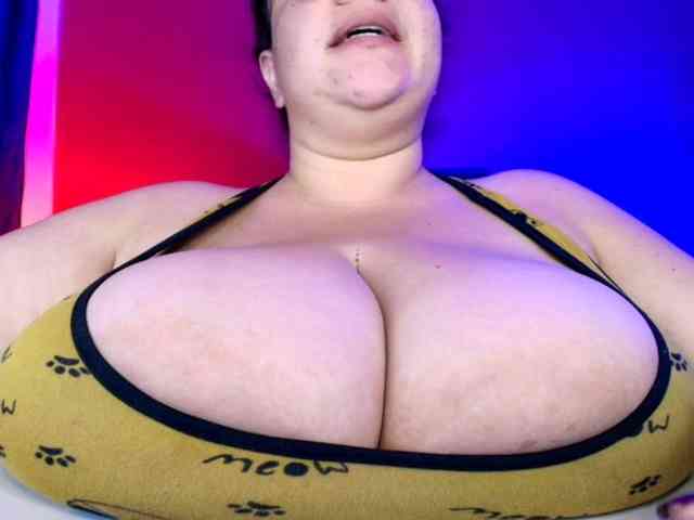 lulubigtitts webcam