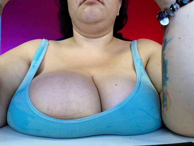 lulubigtitts webcam