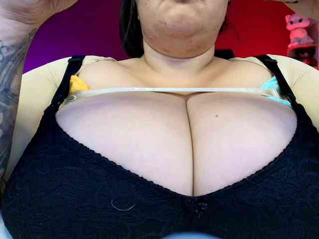 lulubigtitts webcam