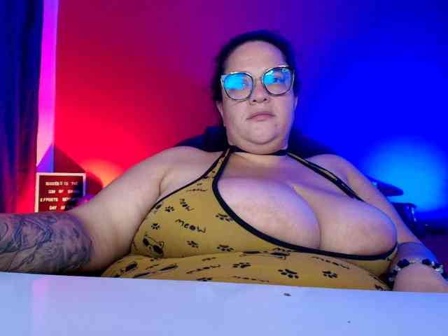 lulubigtitts webcam