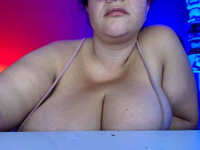 lulubigtitts webcam