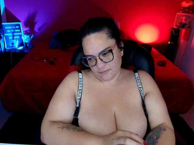 lulubigtitts webcam