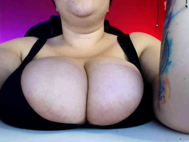 lulubigtitts webcam